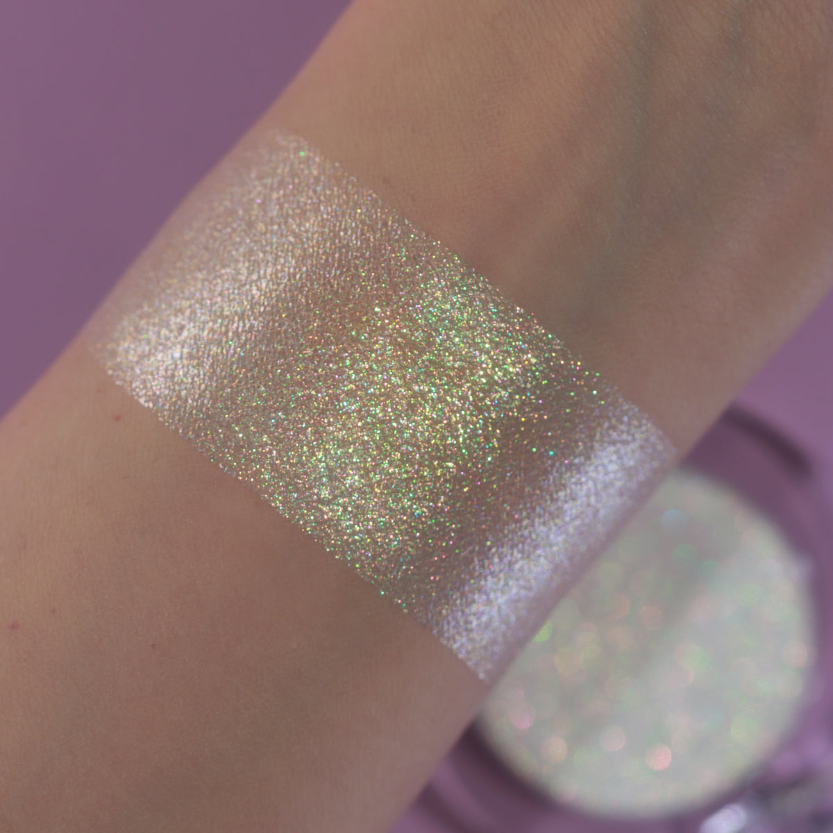 "Ghostie Glimmer" Highlighter