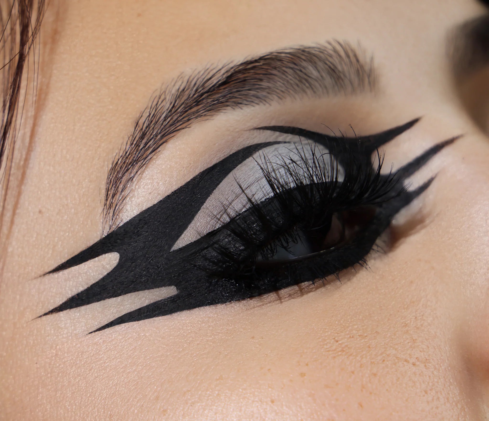GHOST FACE™ X GLAMLITE KNIFE EYELINER