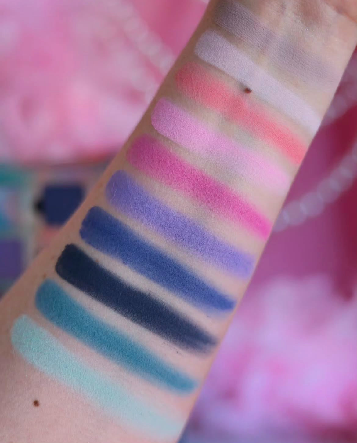 GLOW Eyeshadow Palette