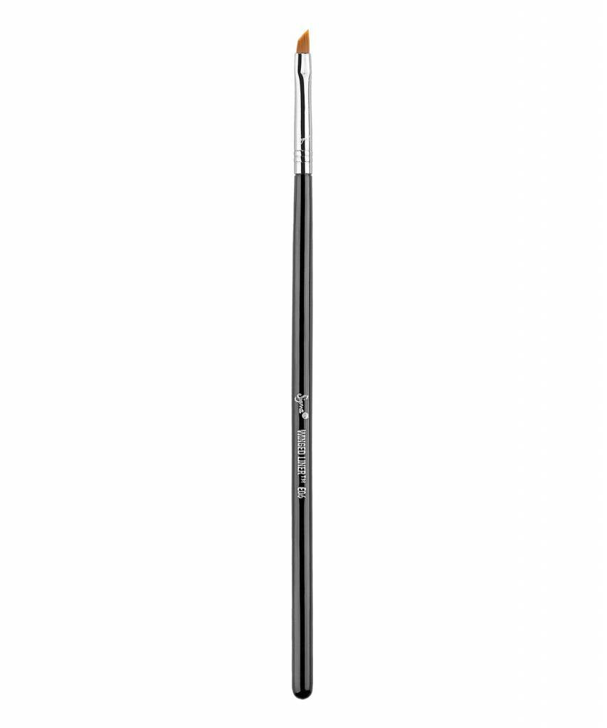 E06 Winged Liner™ Brush