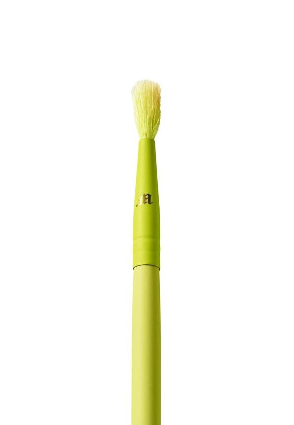 ME2 Brush Tiny Eye Definer