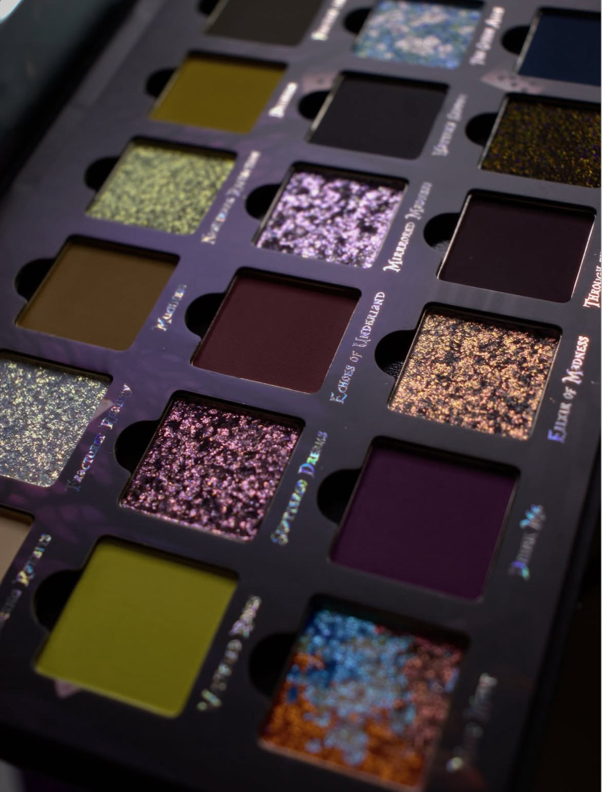 Pattern Glass Reign Shattered Glass Palette | Ensley Reign Cosmetics – Monolith Shop GmbH