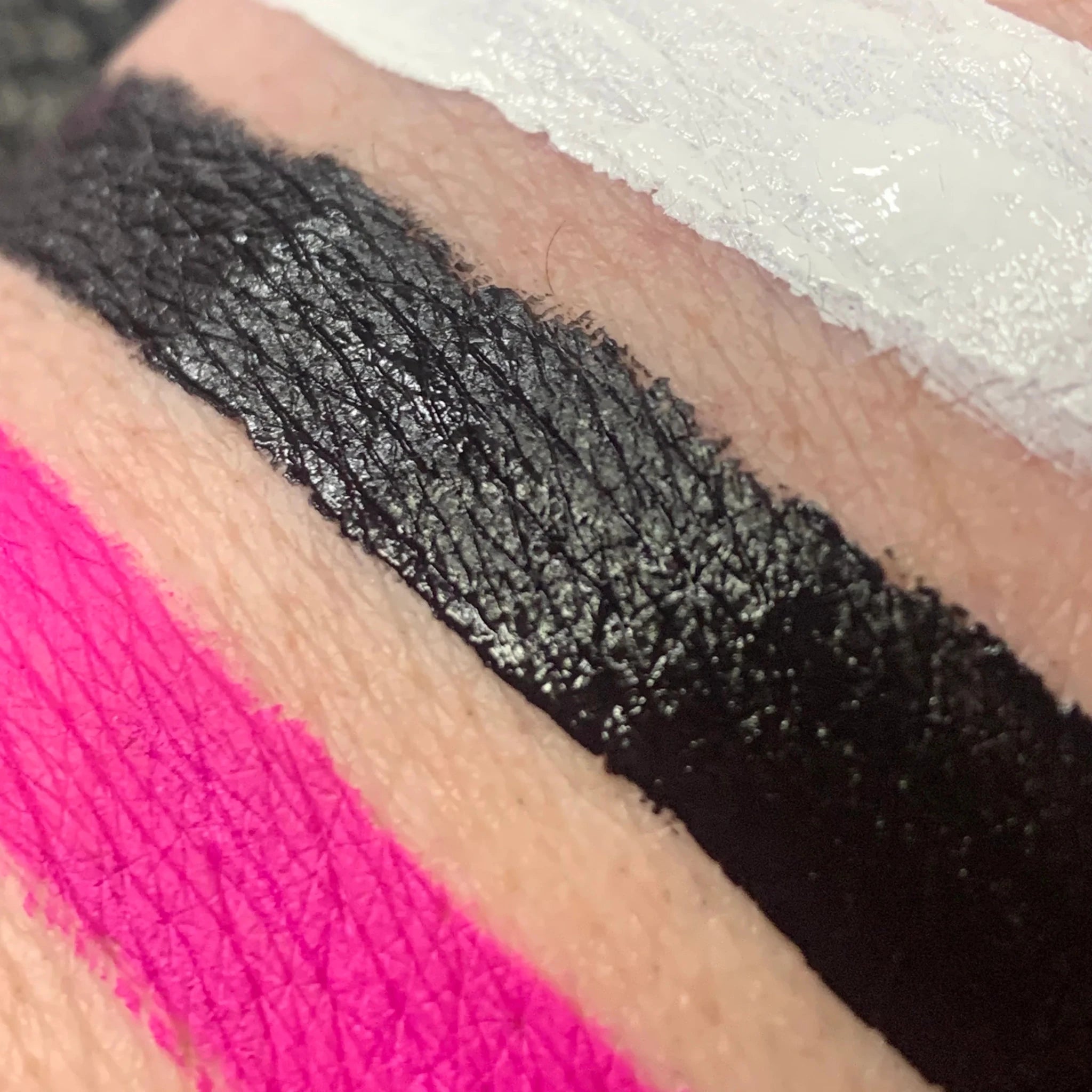 "Color & Cover" Black Primer