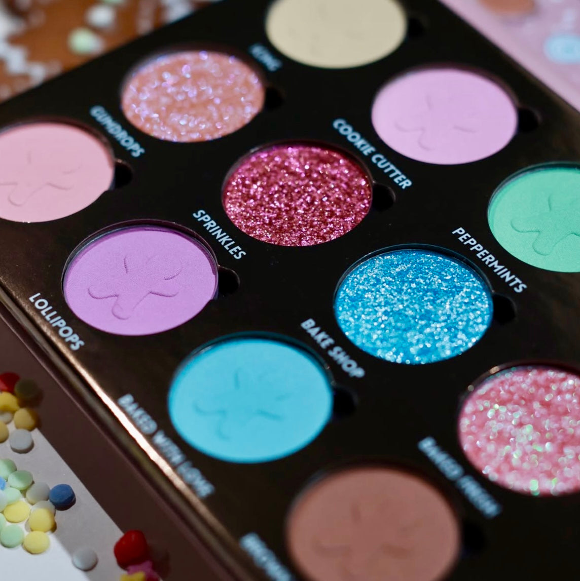 <tc>Gingerbread Bakery Shadow Palette</tc>