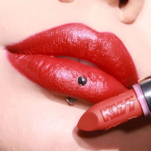KISS™ X GLAMLITE "LICK IT UP" LIP KIT