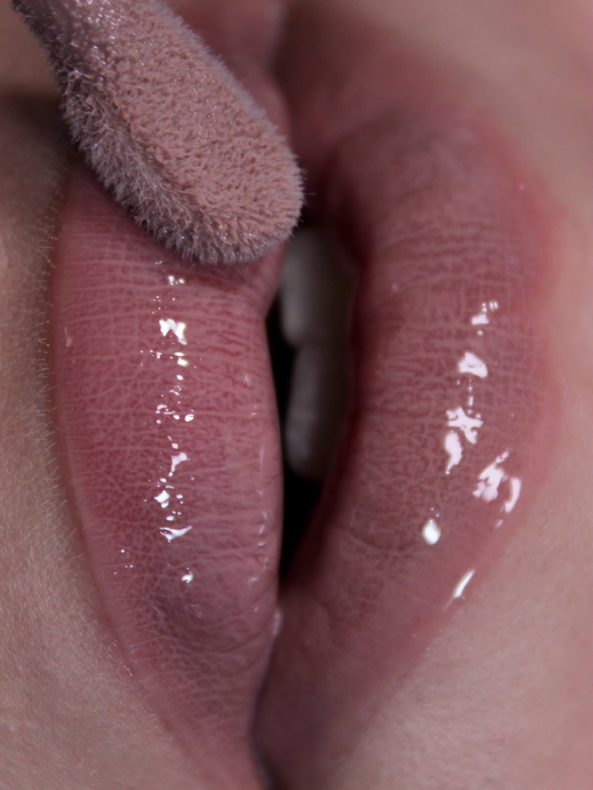 "Sheer Veil Lipgloss" – Celestial Sap – weitere Ansicht