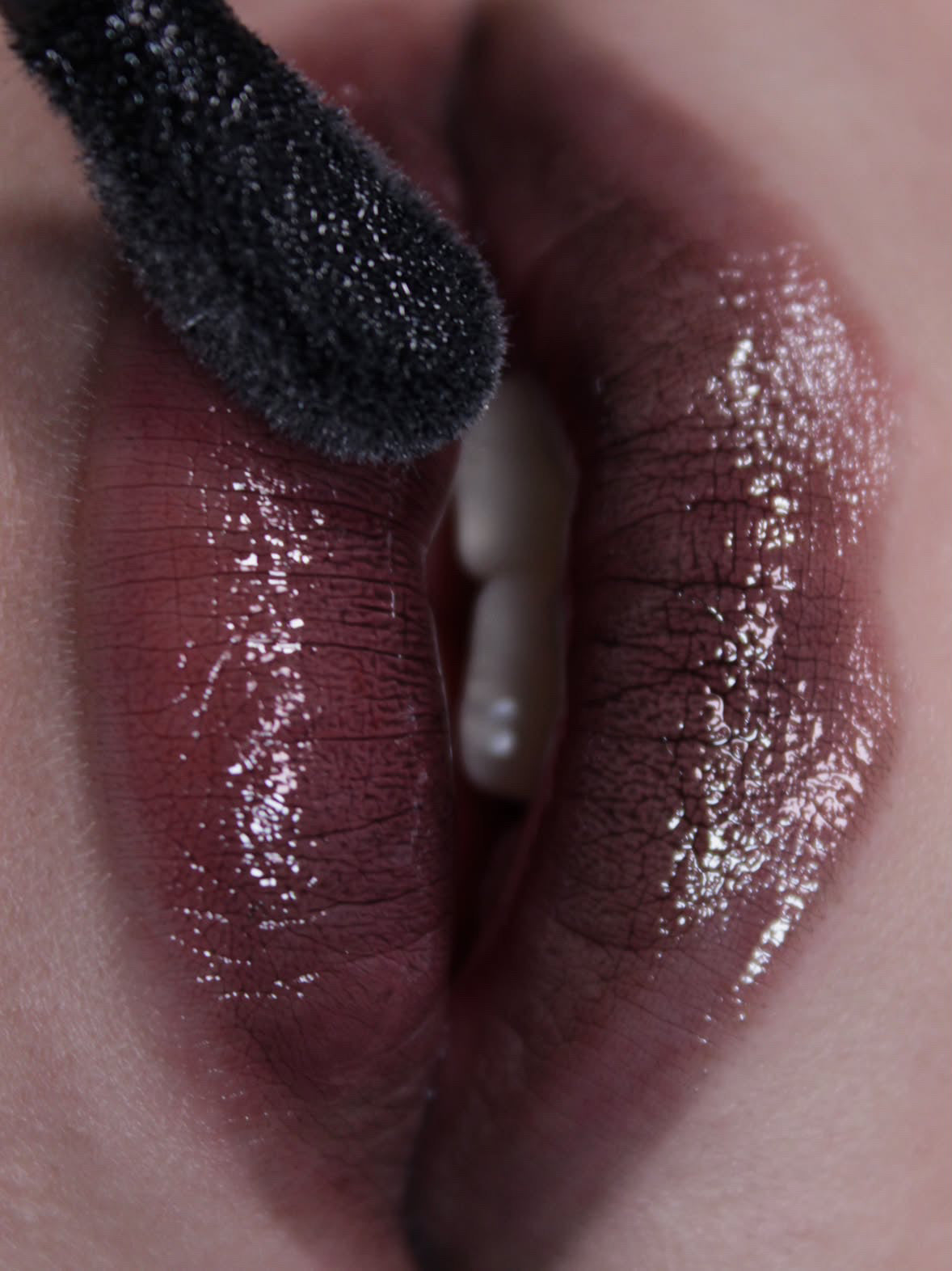 "Sheer Veil Lipgloss" – Obsidian Honey – weitere Ansicht