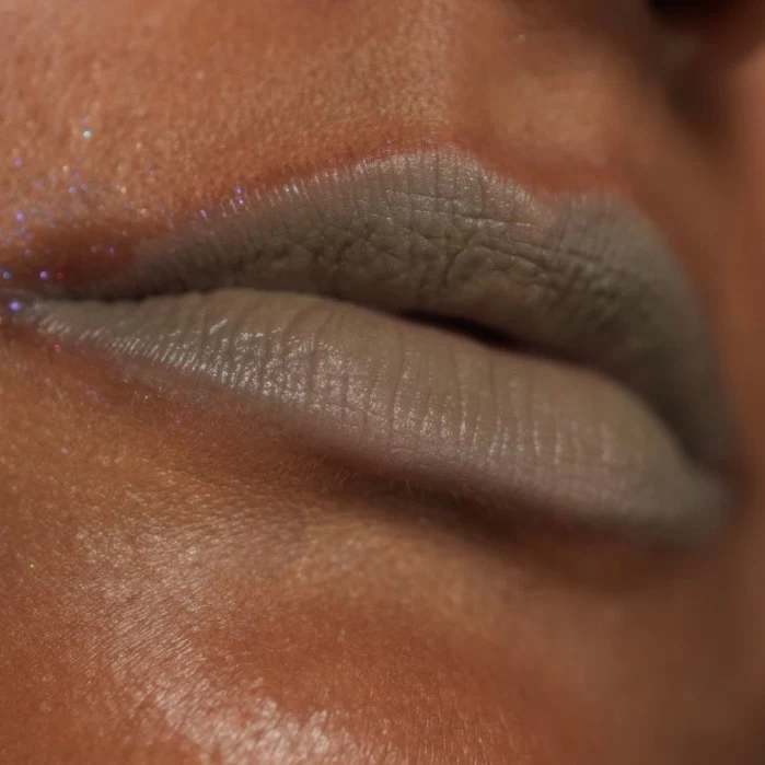 Grey Lily Lip Mud