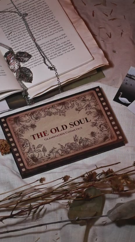 Video laden: The Old Soul Eyeshadow Palette &amp; Coin