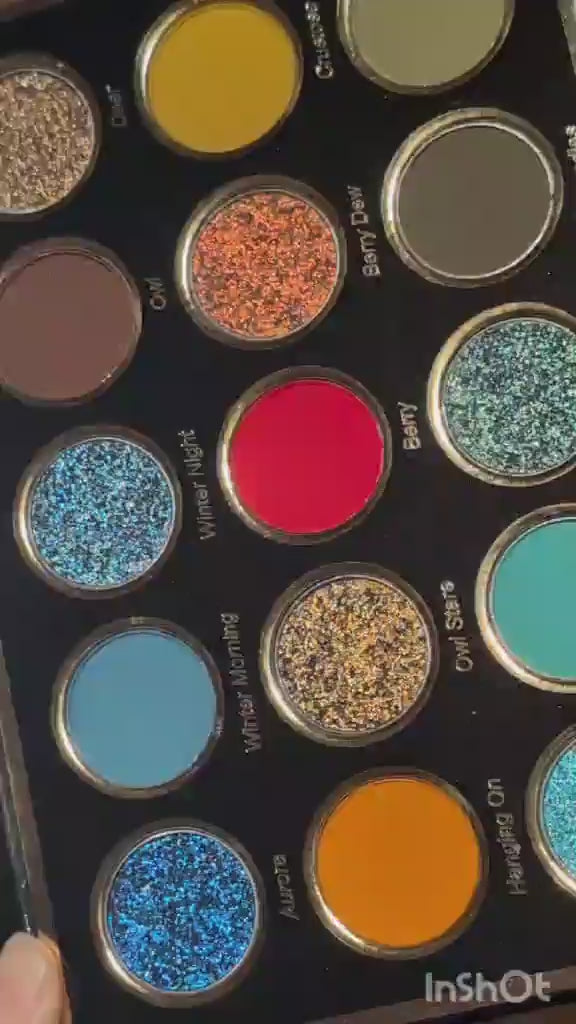 Załaduj wideo: Shivering Owls Eyeshadow Palette