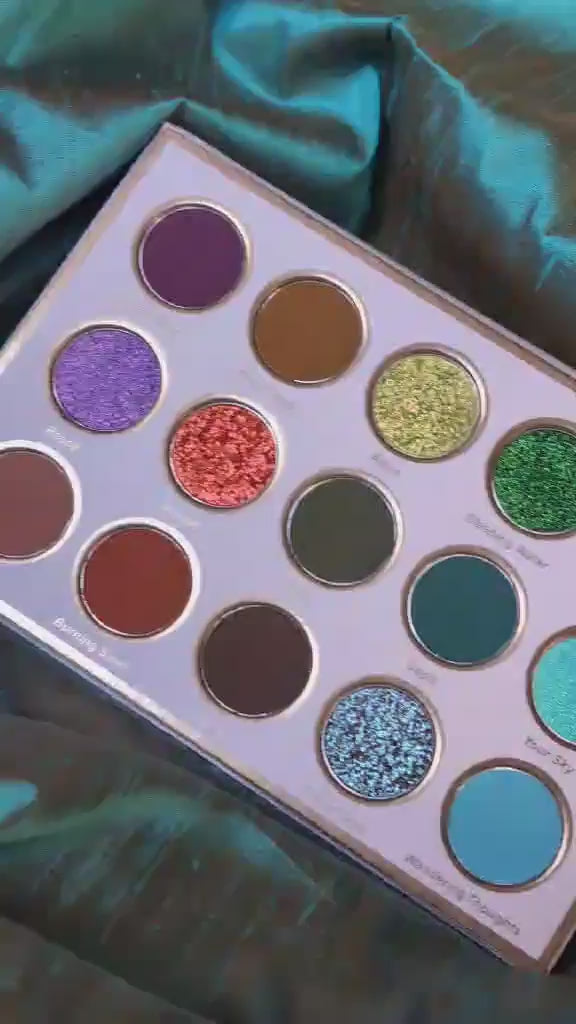 Video laden: Hidden Peace Eyeshadow Palette